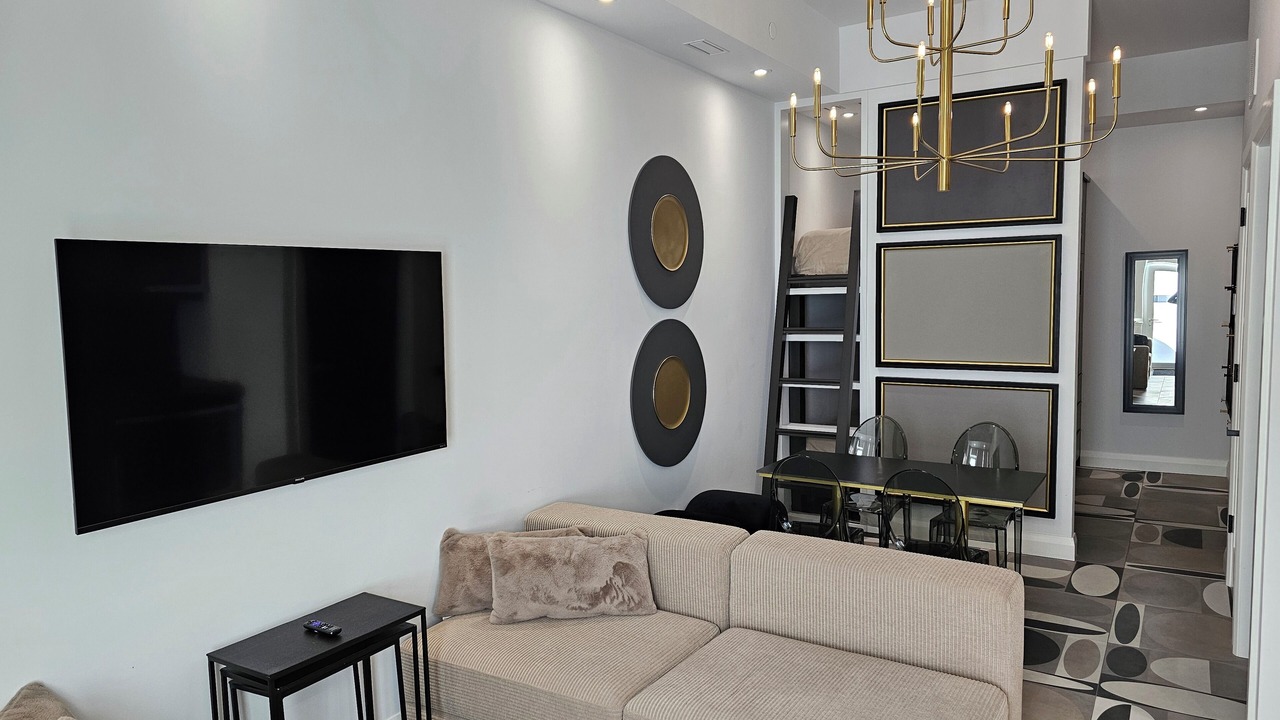 Photo of Livingroom in Big Bay Point