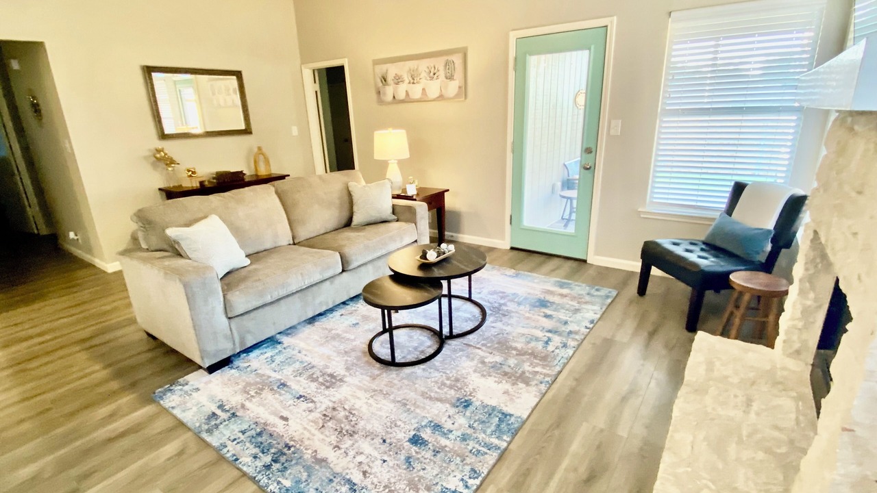 Photo of Livingroom in Chandler Creek