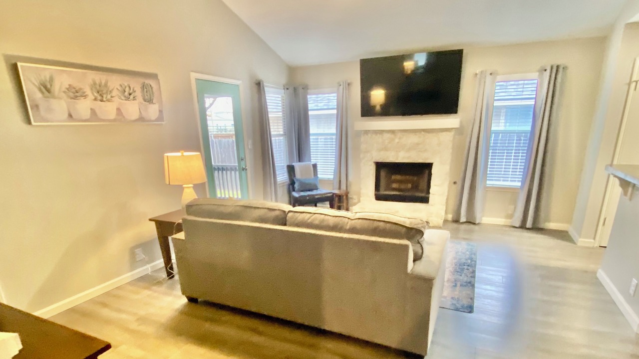 Photo of Livingroom in Chandler Creek