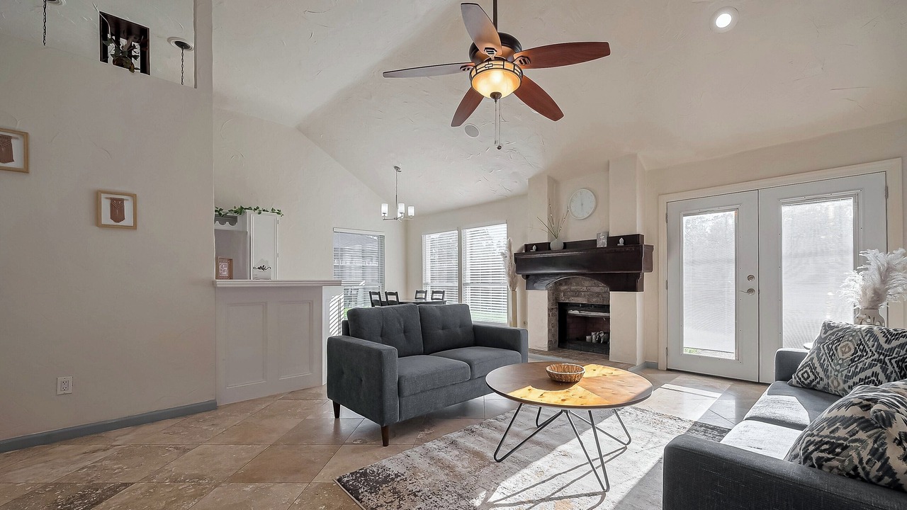 Photo of Livingroom in Spring