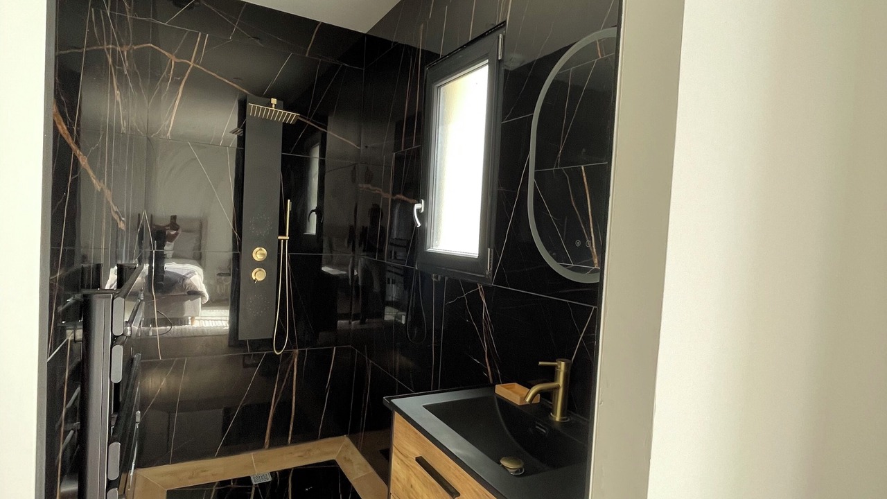 Photo of Bathroom in Creysse