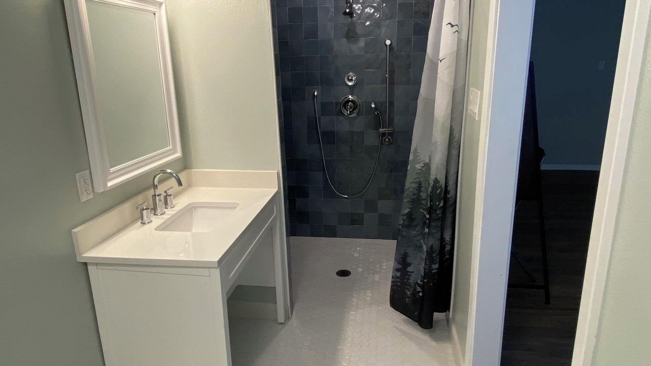Photo of Bathroom in Mont Belvieu
