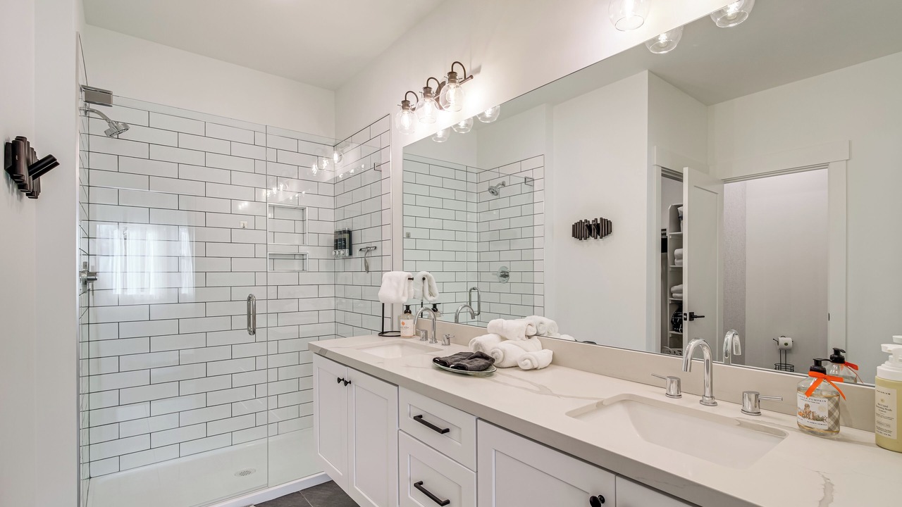 Photo of Bathroom in Eagle Point