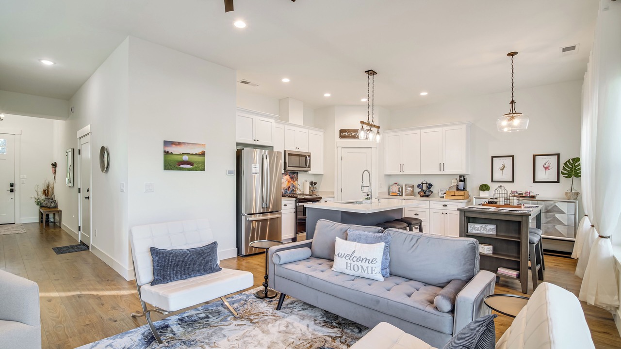 Photo of Livingroom in Eagle Point