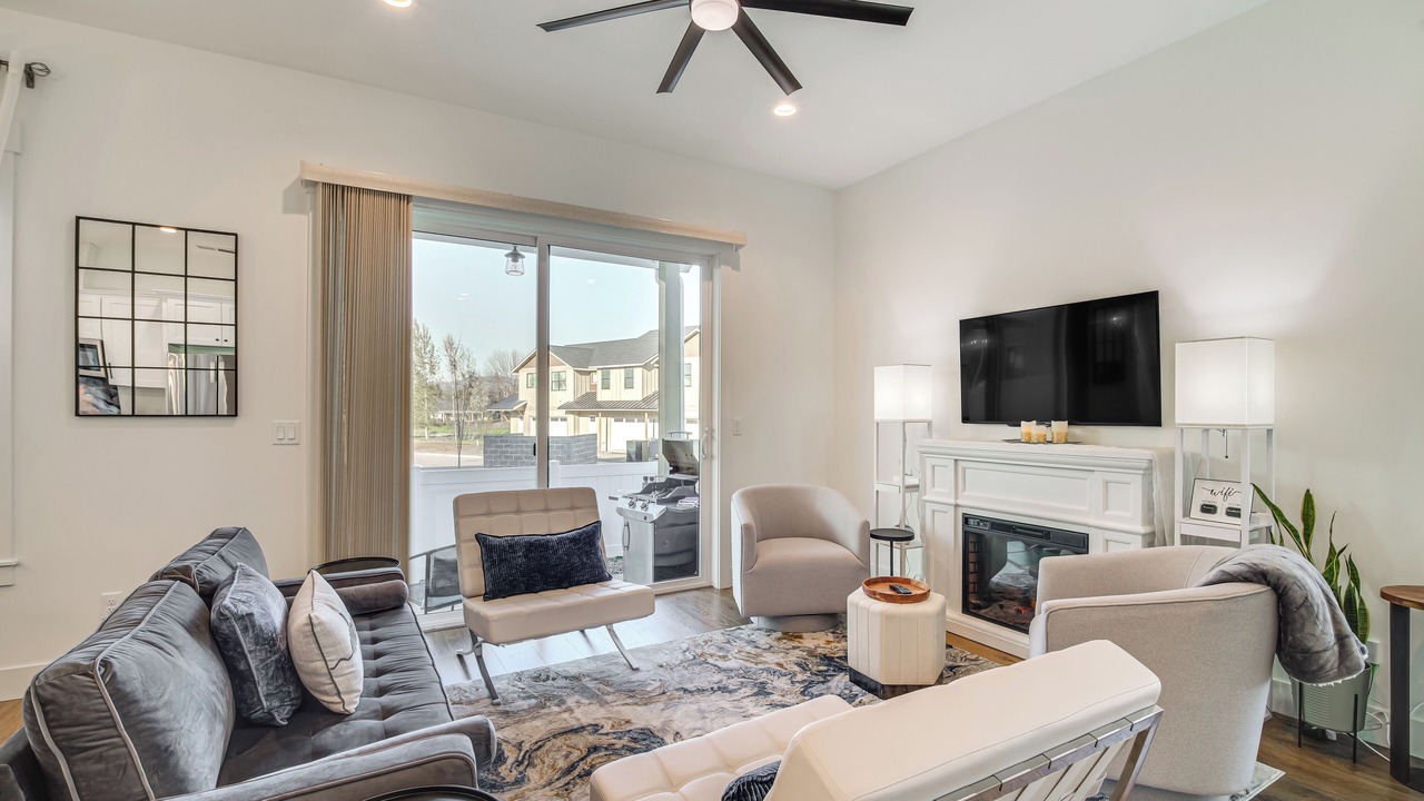 Photo of Livingroom in Eagle Point