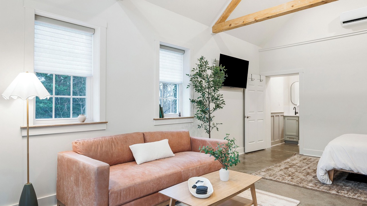 Photo of Livingroom in Amherst
