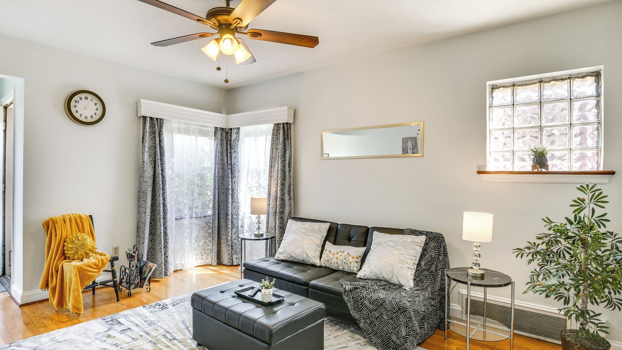 Photo of Livingroom in Beverly Hills
