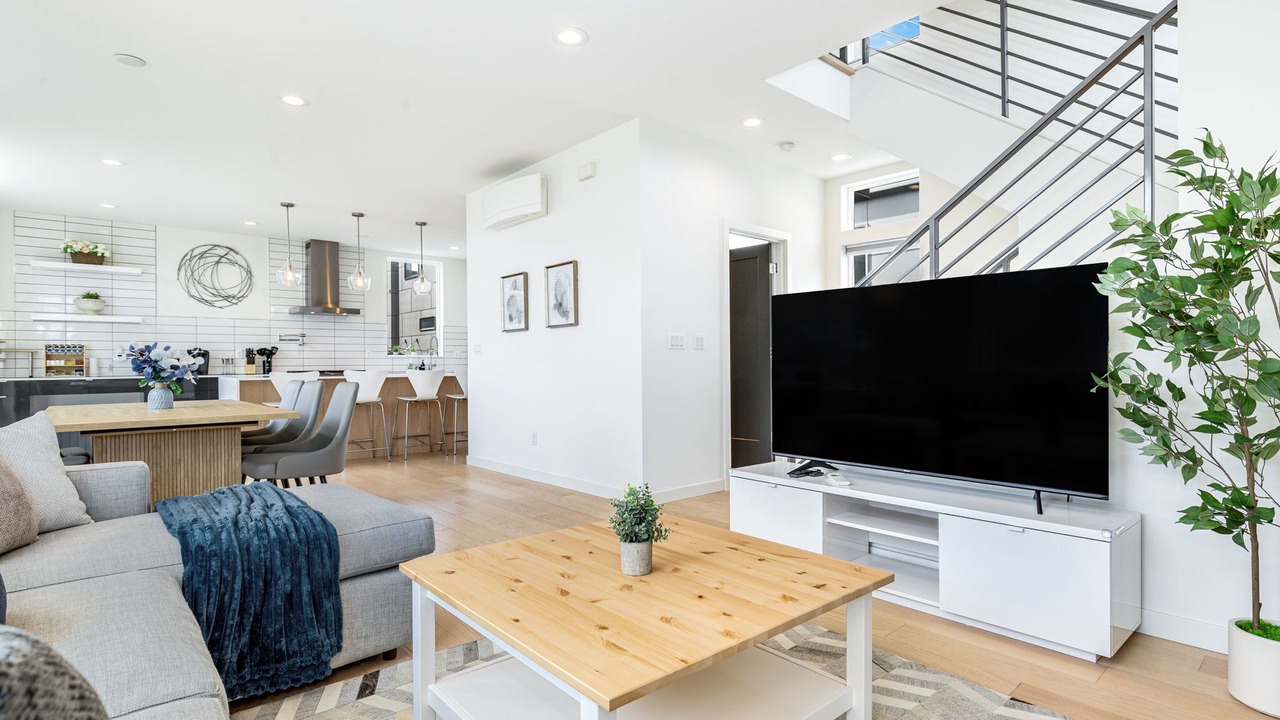 Photo of Livingroom in North Beacon Hill