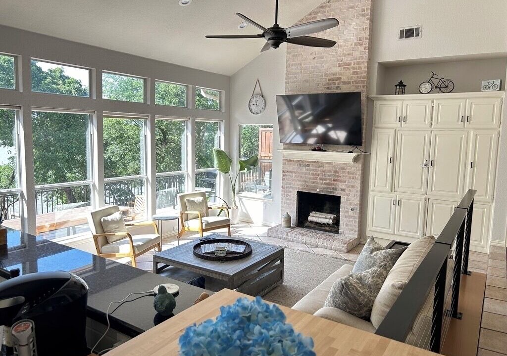 Photo of Livingroom in Hickory Creek