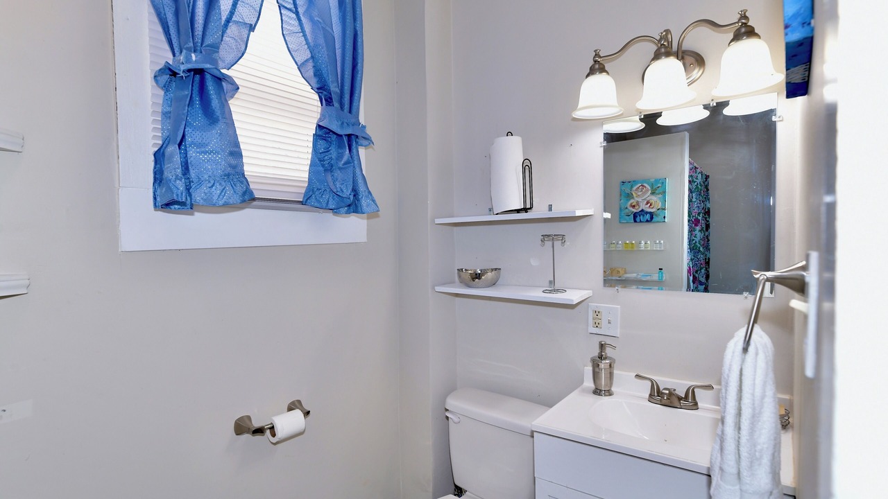 Photo of Bathroom in Babe Denny