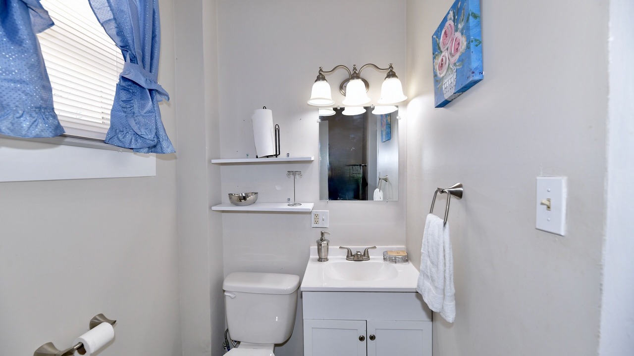 Photo of Bathroom in Babe Denny