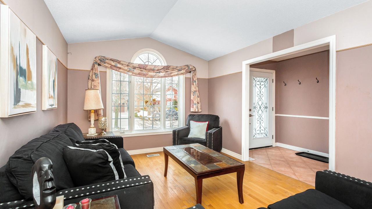 Photo of Livingroom in Stoney Creek