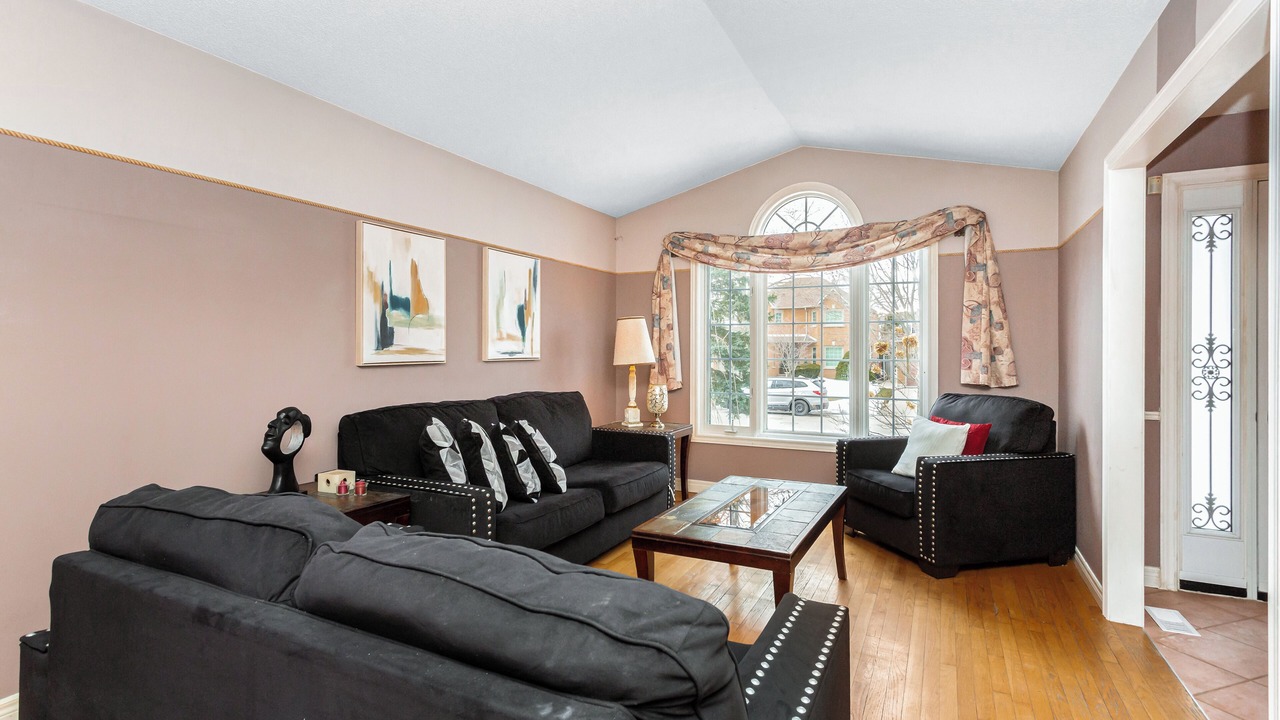 Photo of Livingroom in Stoney Creek