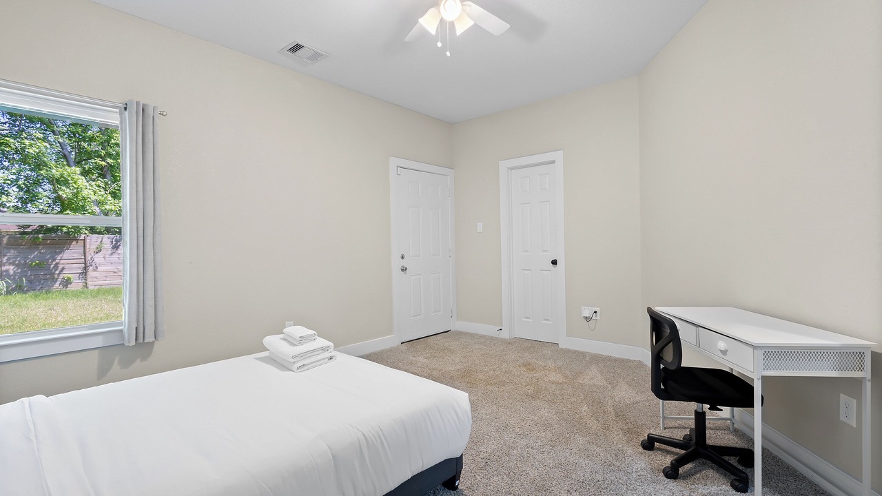 Photo of Bedroom in Northeast Houston