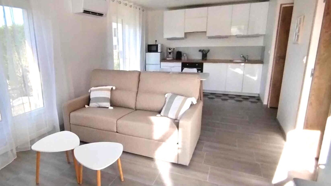 Photo of Livingroom in Coudures