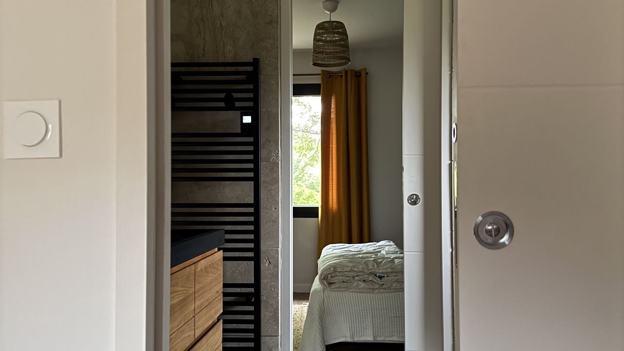 Photo of Bedroom in Saint-Hippolyte-de-Montaigu