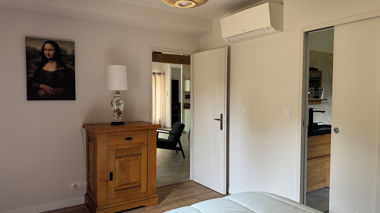 Photo of Bedroom in Saint-Hippolyte-de-Montaigu