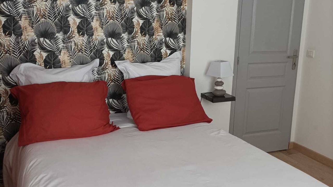 Photo of Bedroom in Montaren-et-Saint-Mediers