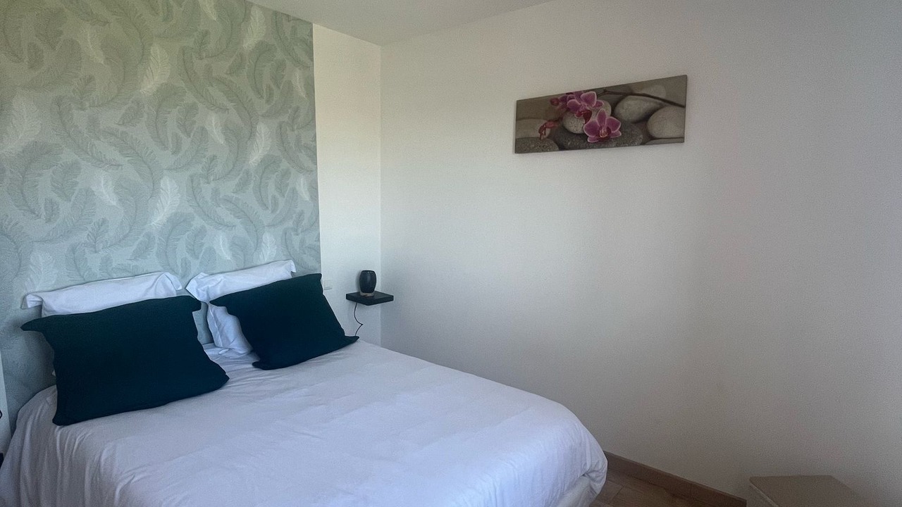 Photo of Bedroom in Montaren-et-Saint-Mediers