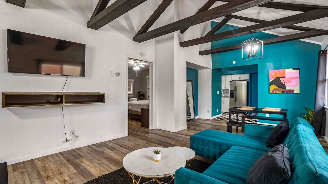 Photo of Livingroom in University Heights