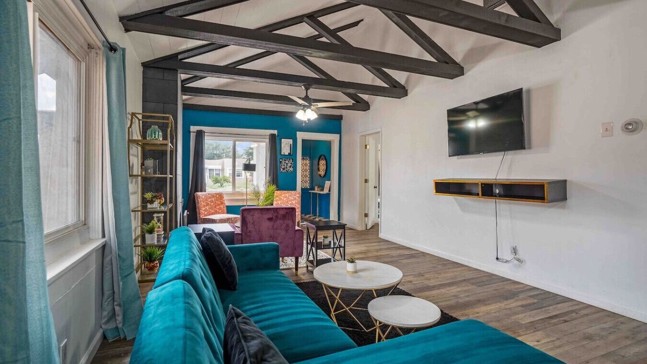 Photo of Livingroom in University Heights