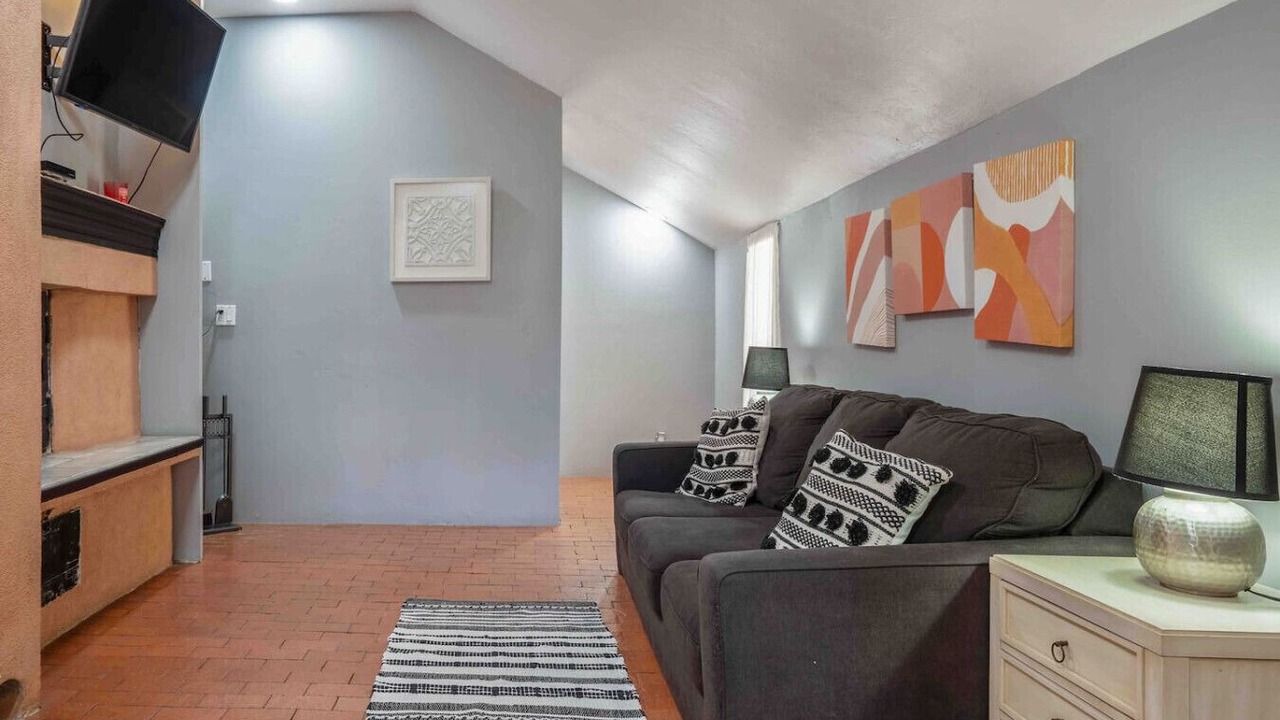 Photo of Livingroom in University Heights