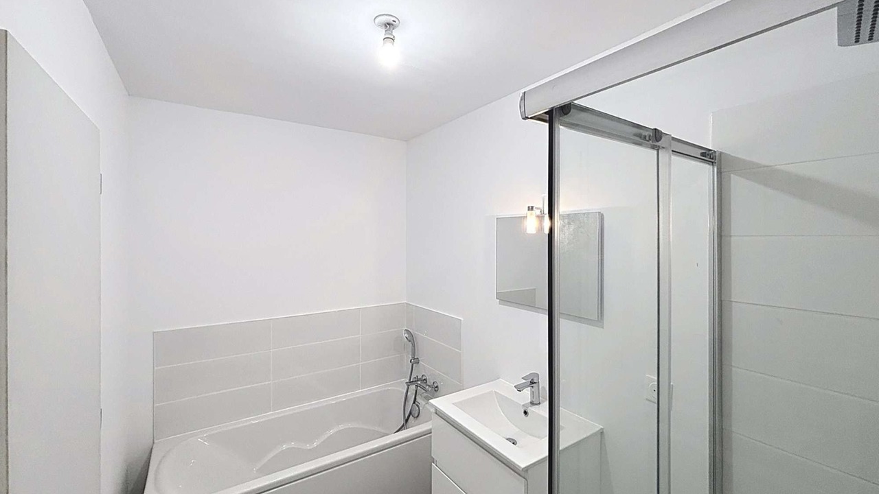 Photo of Bathroom in Medis