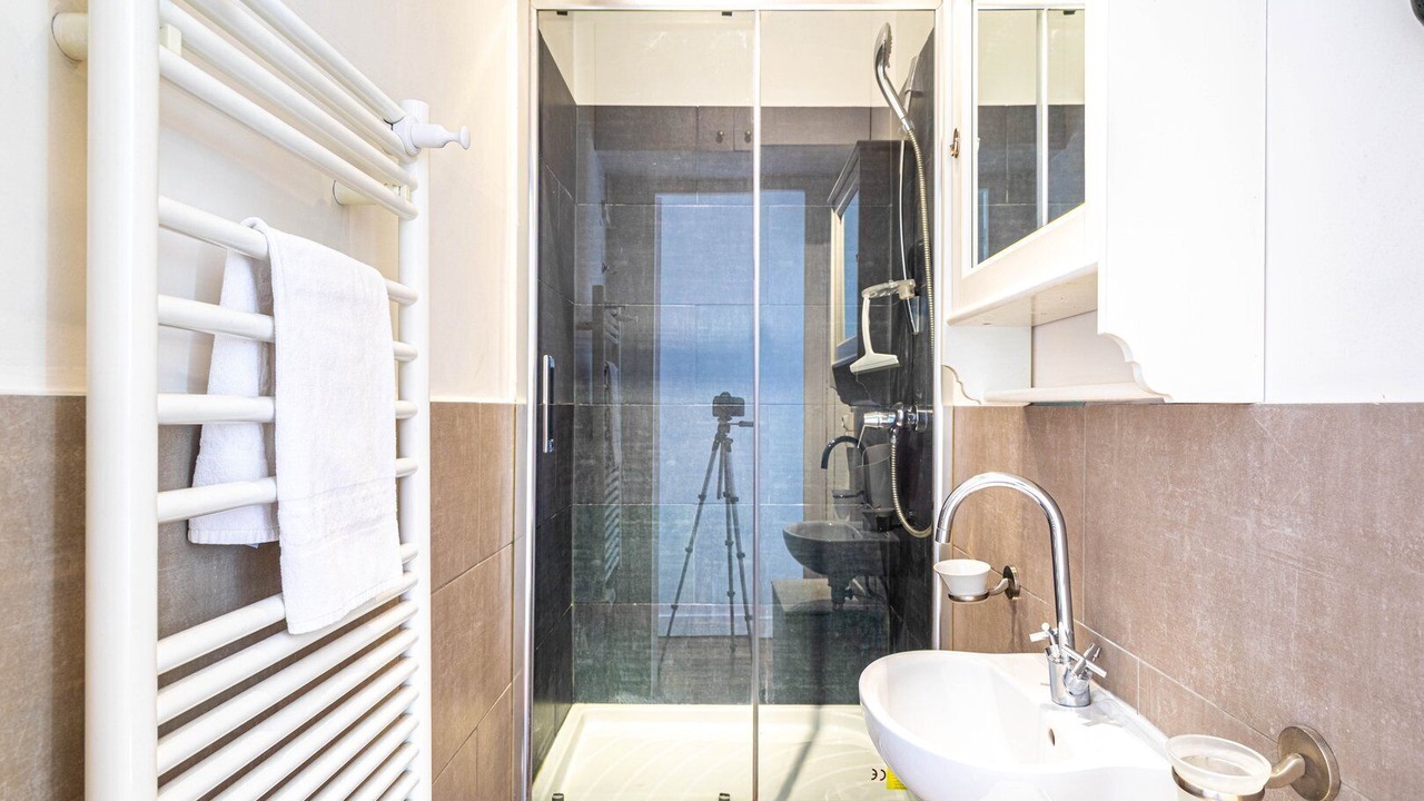 Photo of Bathroom in Saint-Fargeau