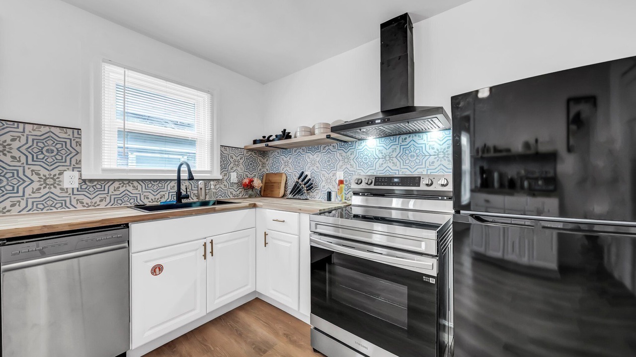 Photo of Kitchen in Downtown Niagara Falls