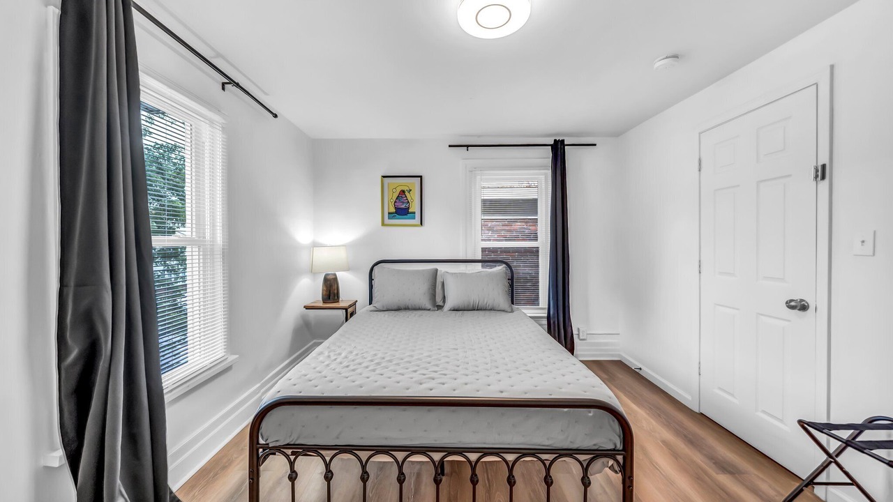 Photo of Bedroom in Downtown Niagara Falls