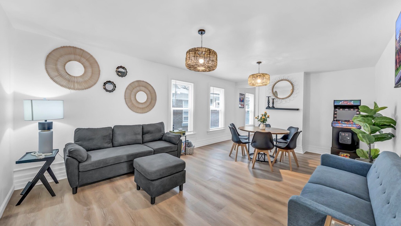 Photo of Livingroom in Downtown Niagara Falls