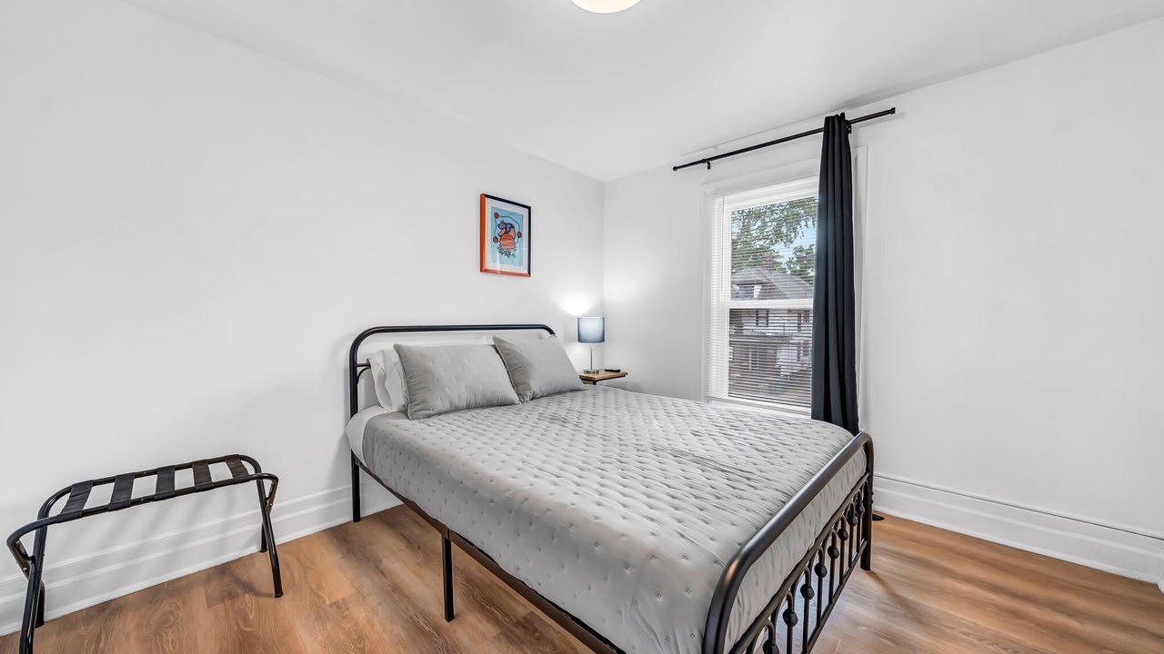 Photo of Bedroom in Downtown Niagara Falls