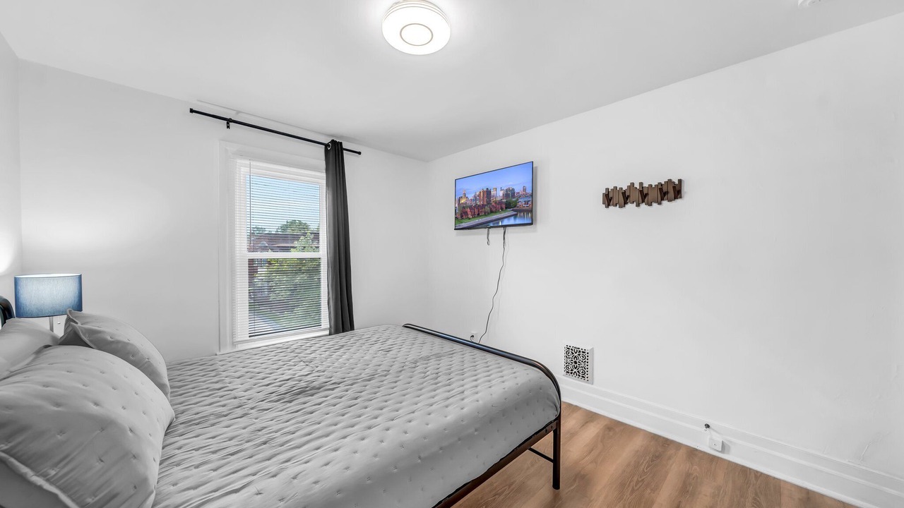 Photo of Bedroom in Downtown Niagara Falls