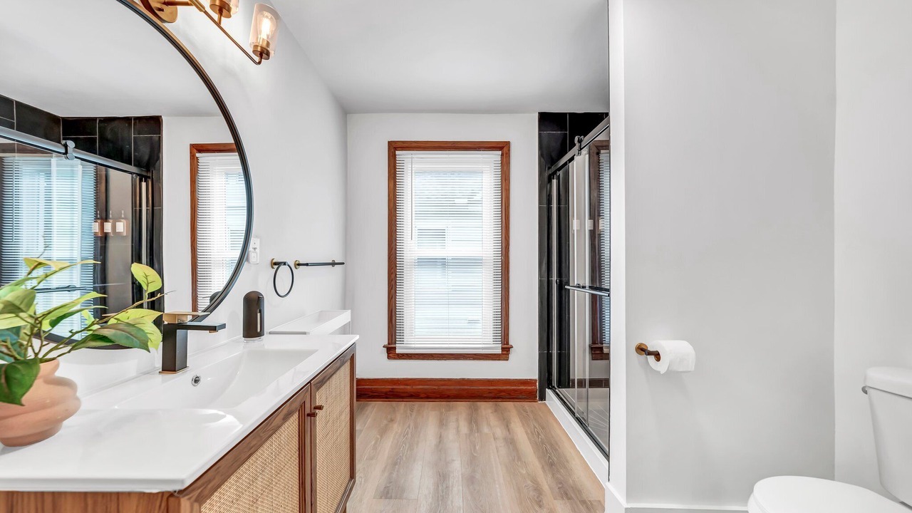 Photo of Bathroom in Downtown Niagara Falls