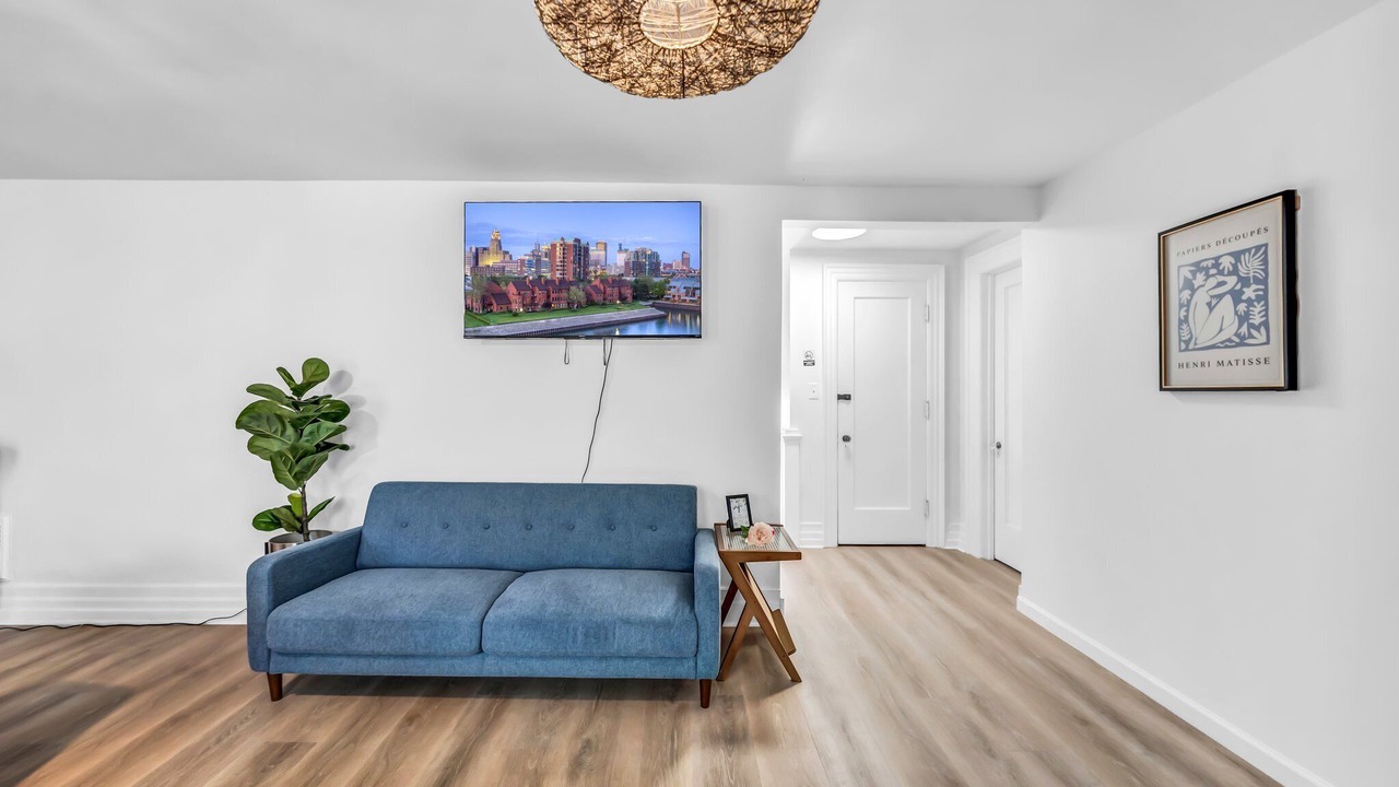 Photo of Livingroom in Downtown Niagara Falls