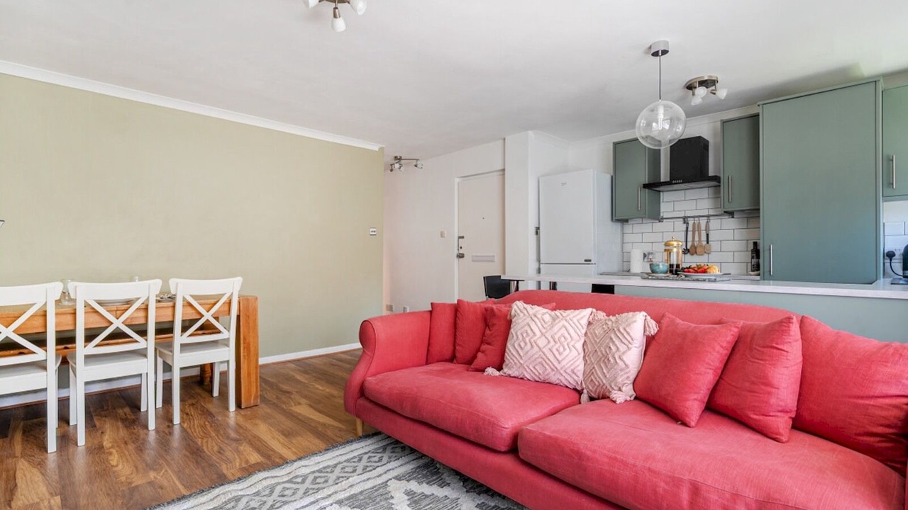 Photo of Livingroom in Guildford