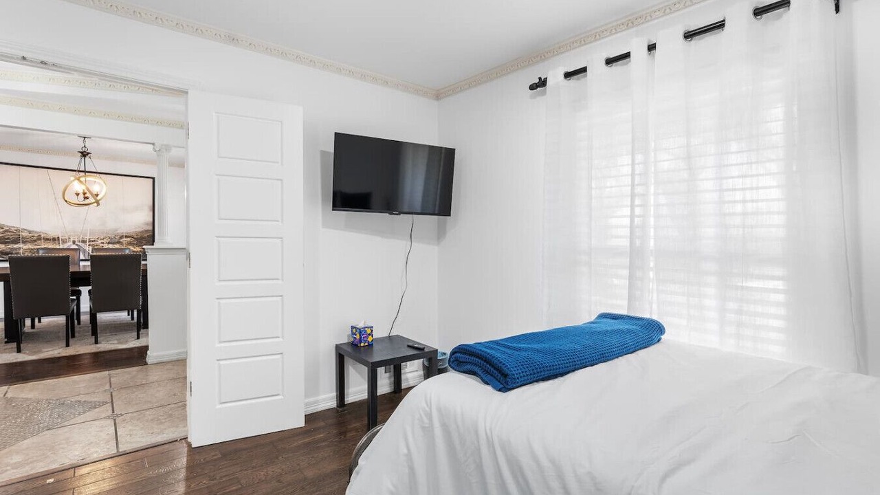 Photo of Bedroom in Lake Highlands