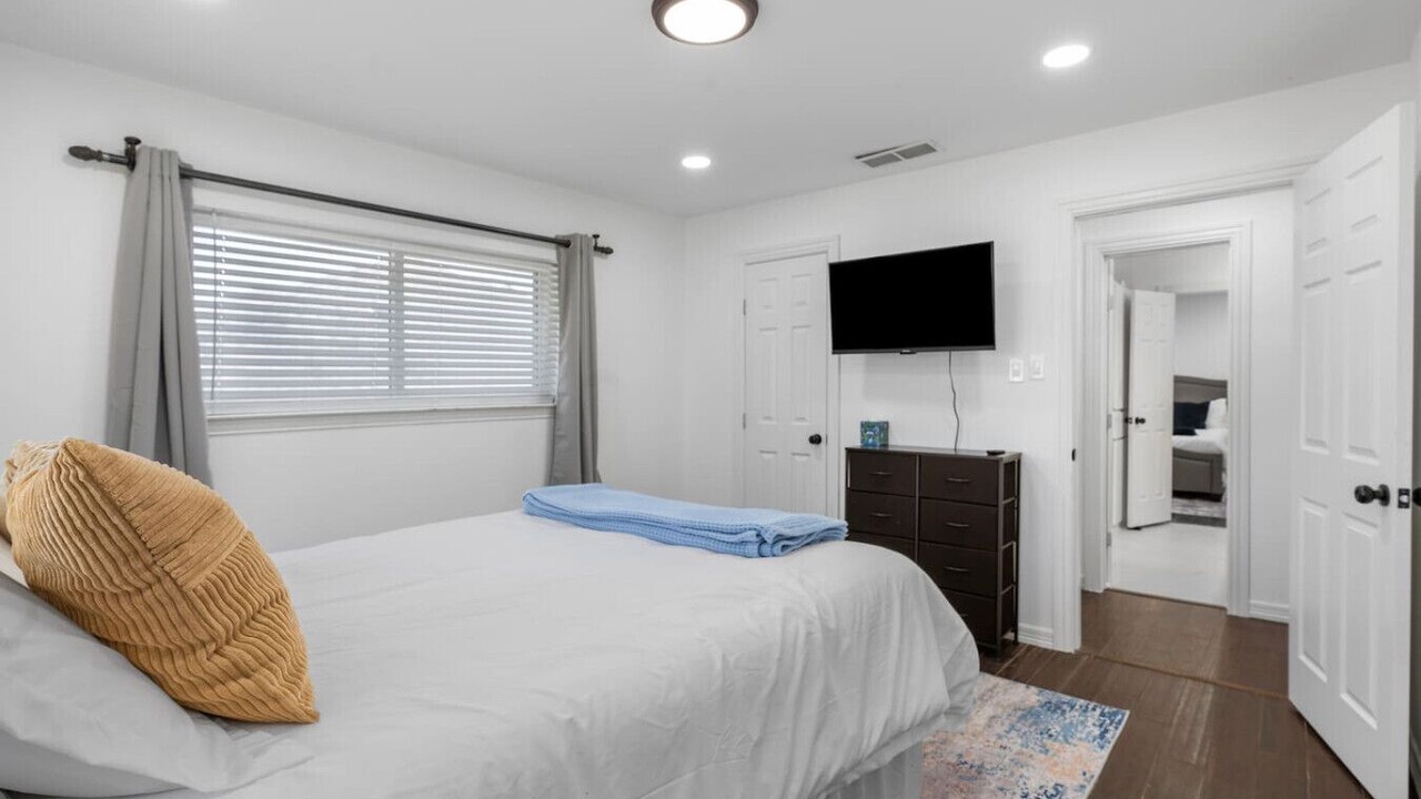 Photo of Bedroom in Lake Highlands