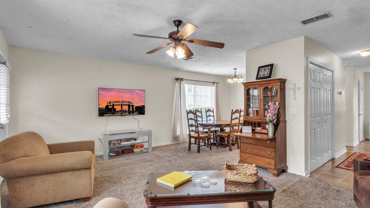 Photo of Livingroom in Starkville