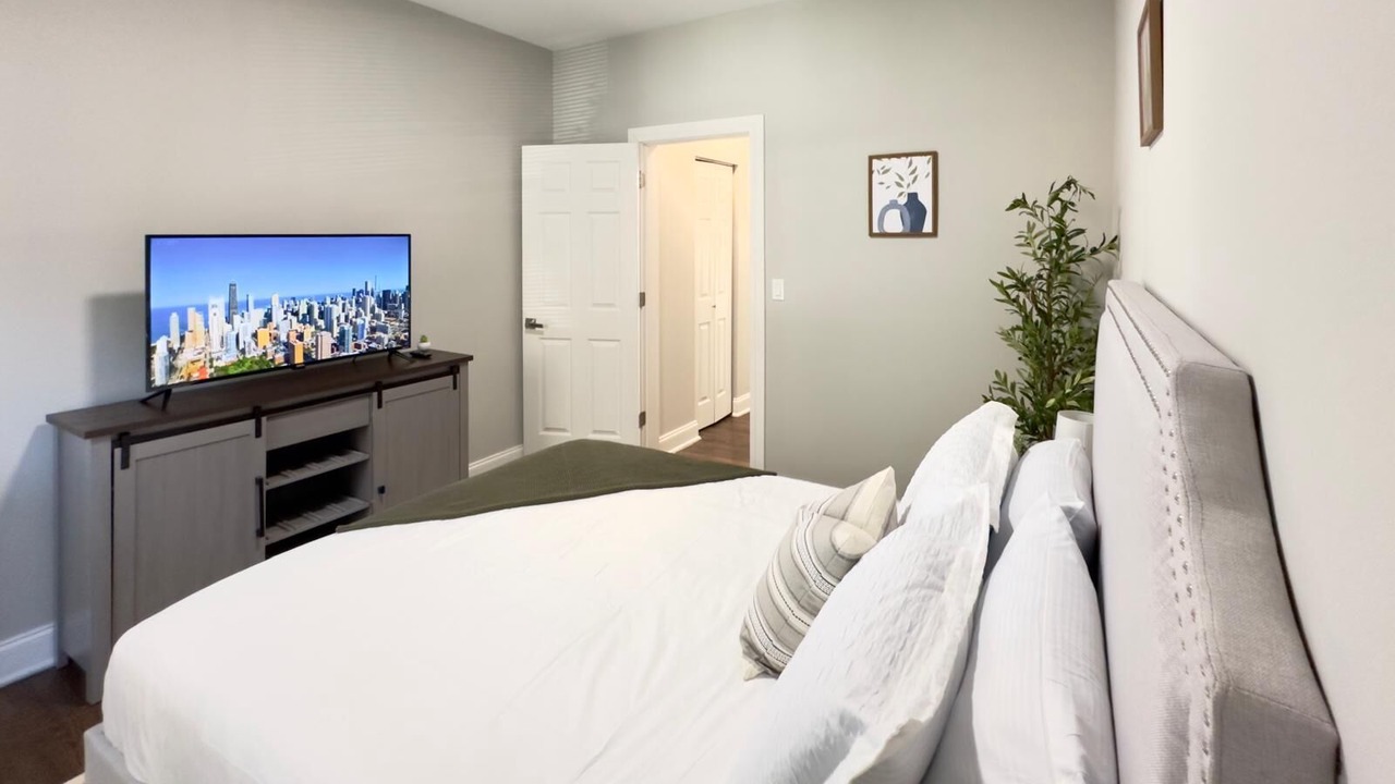 Photo of Bedroom in Albany Park