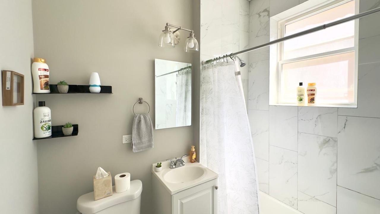 Photo of Bathroom in Albany Park