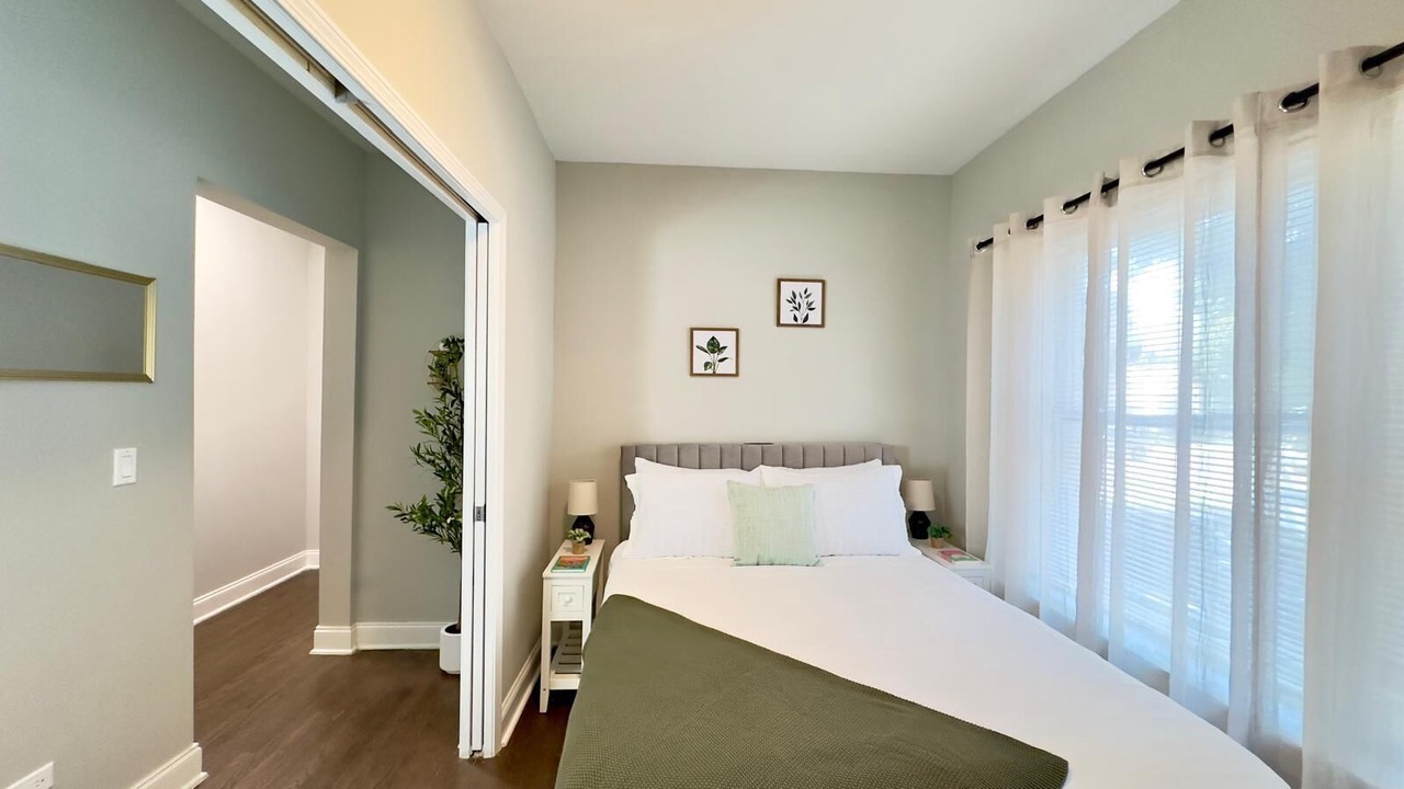Photo of Bedroom in Albany Park