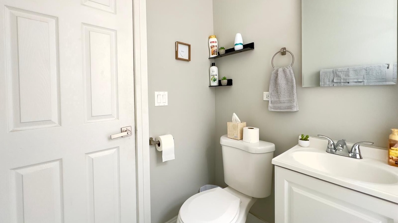 Photo of Bathroom in Albany Park