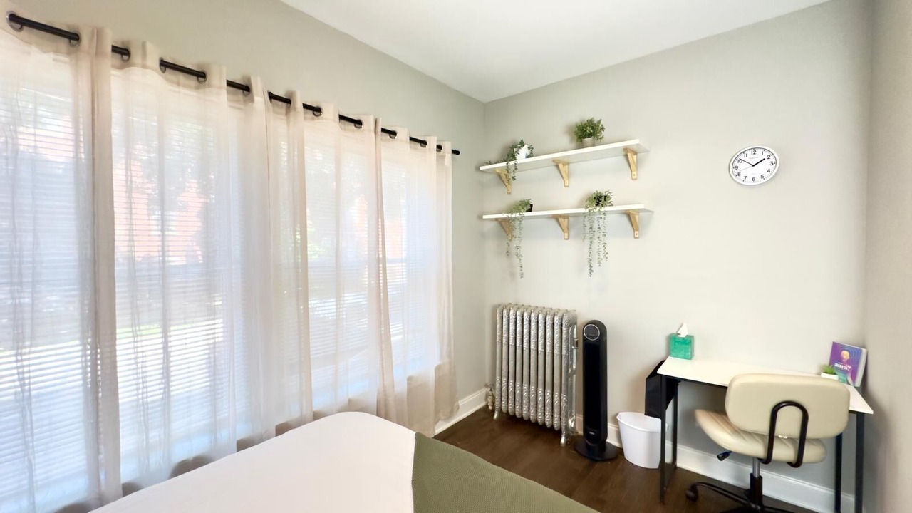 Photo of Bedroom in Albany Park