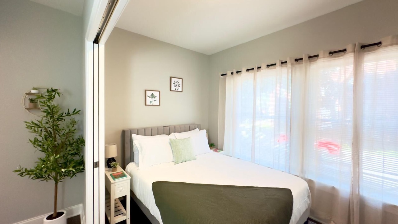 Photo of Bedroom in Albany Park