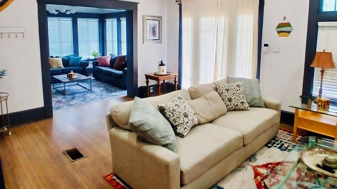 Photo of Livingroom in Highland Historic District