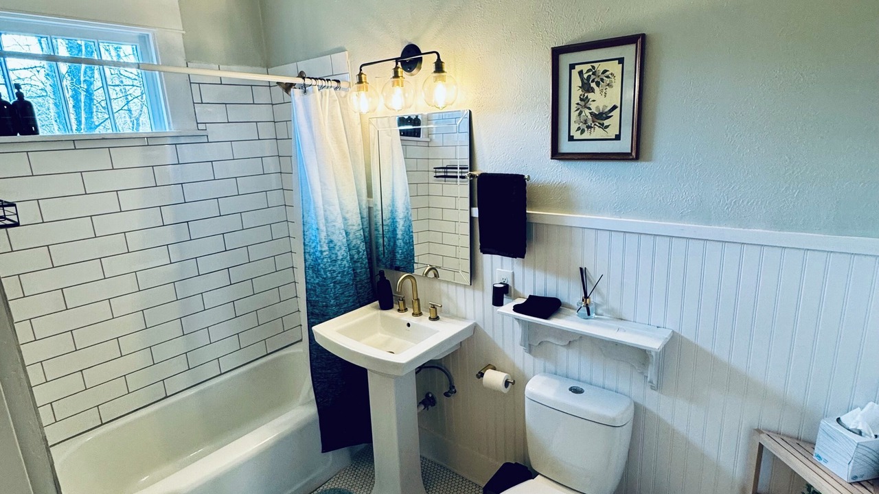 Photo of Bathroom in Highland Historic District
