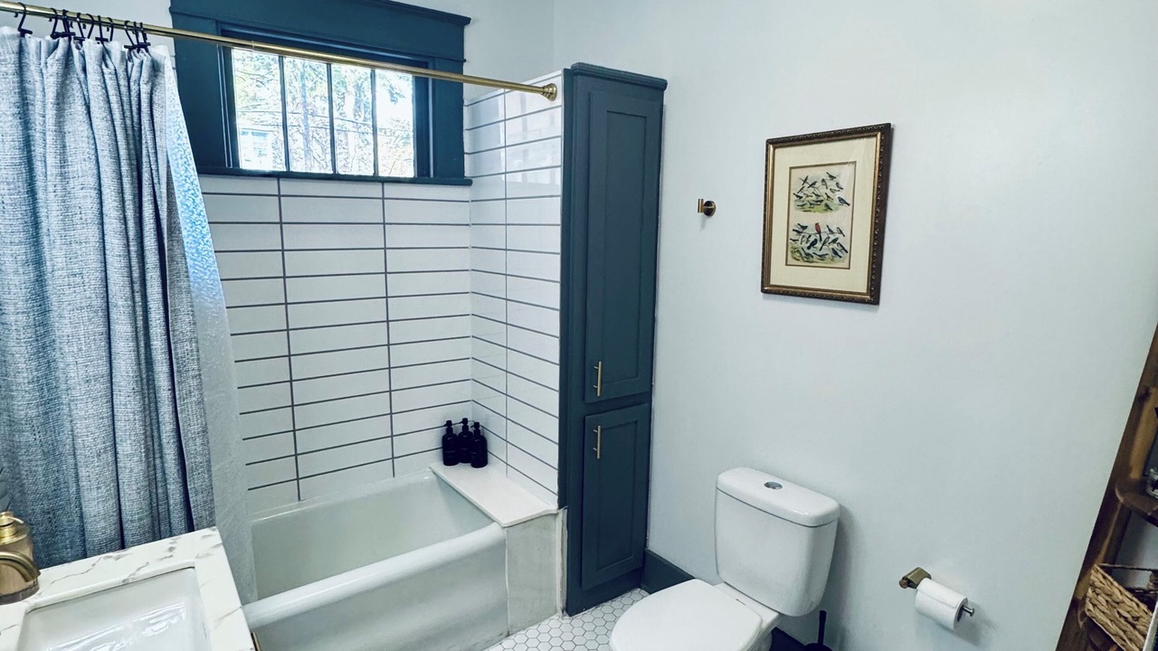 Photo of Bathroom in Highland Historic District
