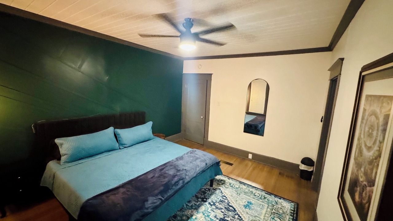 Photo of Bedroom in Highland Historic District
