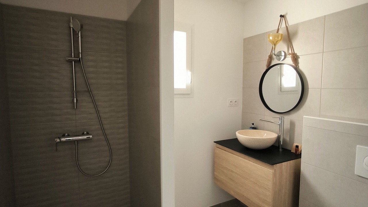 Photo of Bathroom in Saint-Marcel-de-Careiret